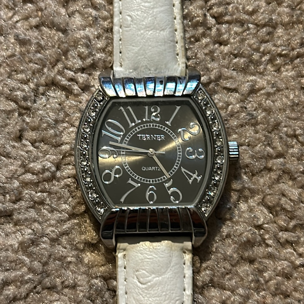 Terner‎ women’s vintage white/silver adjustable watch